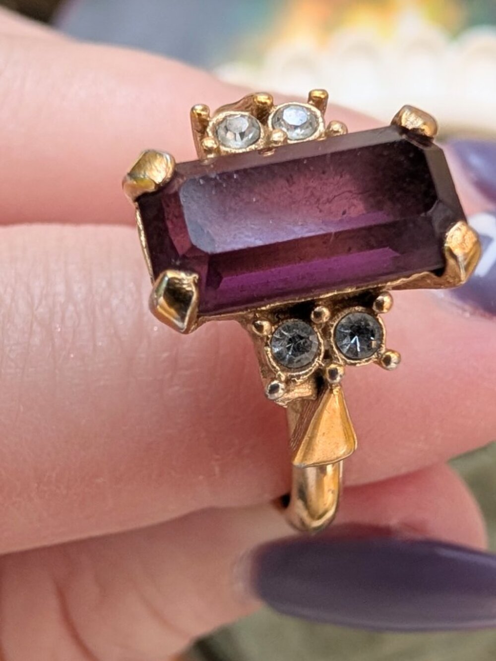 Vintage Art Deco Avon Amethyst Purple Glass Gold Tone Ring, Size 6 - Picture 4 of 12